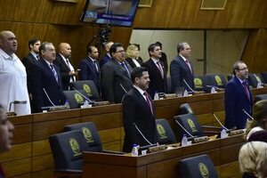 Diputados instan a Santiago Peña a denunciar extorsión de legisladores - Política - ABC Color