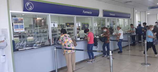Diario HOY | Adultos mayores tienen sector preferencial en farmacia de Ingavi