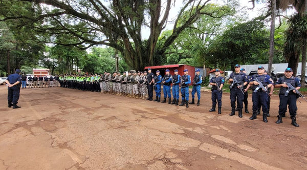 Con 200 policías de refuerzo presentan operativo de seguridad en el Alto Paraná - La Clave