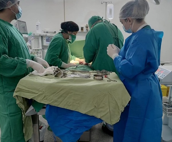 Diario HOY | Primera cirugía de mama en paciente con ginecomastia en hospital de Limpio
