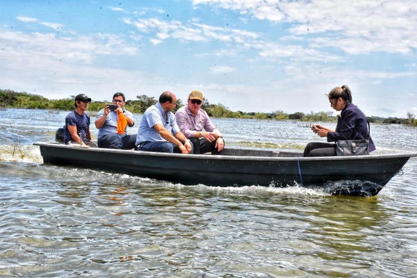 GOBERNACIÓN ASISTE A PERSONAS POR EL DESBORDE DEL RÍO PARANÁ ANTE INUNDACIONES - Itapúa Noticias