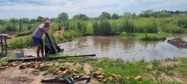 Oleros se muestran preocupados tras crecida del río Tebicuary - Nacionales - ABC Color