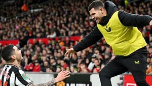 Newcastle humilla al United y avanza a cuartos de la Copa de la Liga