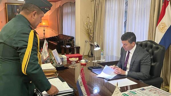Santiago Peña realiza actividades castrenses en el Comando en Jefe - .::Agencia IP::.