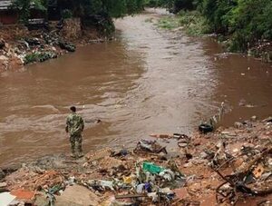 Prefectura Naval busca a dos militares arrastrados al arroyo Lambaré · Radio Monumental 1080 AM