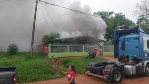 Vela encendida causa incendio de vivienda en Ñemby | 1000 Noticias