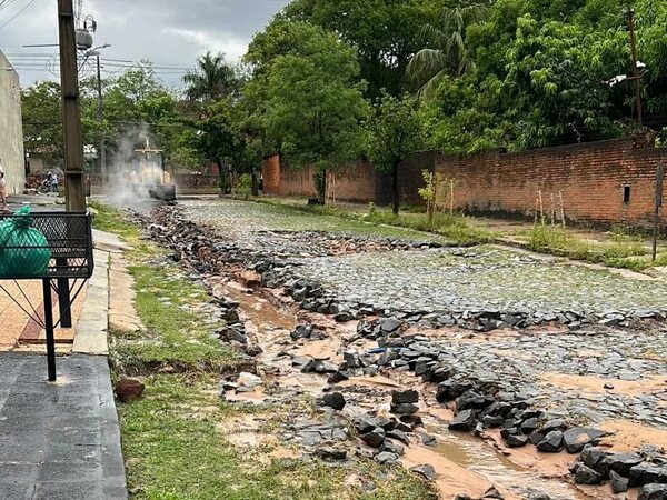 Vecinos de Itá Enramada denuncian que obras chapuceras en Costanera Sur destruyeron su barrio - Nacionales - ABC Color