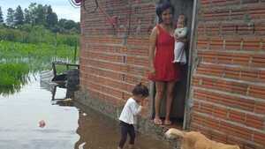 Ayolas bajo agua: Crecida del río Paraná ya supera los 6 metros, cientos de familias afectadas