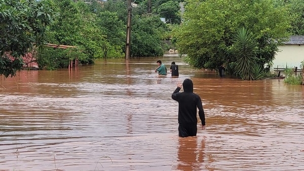 CDE: 500 familias en albergues por inundación de sus viviendas - Noticias Paraguay