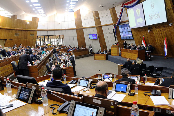 Actuarios judiciales recibirán aumento de más de G. 2 millones en concepto de bonificación - ADN Digital