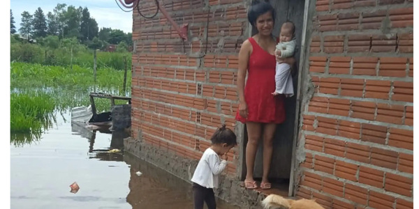 AYOLAS BAJO AGUA, CRECIDA DEL RÍO PARANÁ YA SUPERA LOS 6 METROS, CIENTOS DE FAMILIAS AFECTADAS - Itapúa Noticias