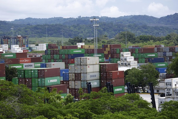 El valor de las exportaciones de bienes de Latinoamérica caerá un 2 % en 2023, según la Cepal - MarketData