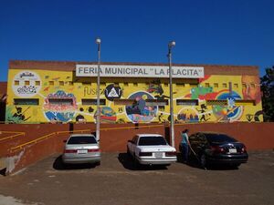 La Feria Municipal "La Placita" ofrece productos para las canastas navideñas
