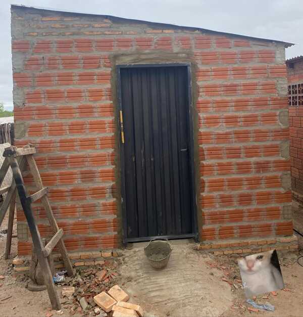 Municipalidad de Paso Horqueta construye vivienda a anciano sin familia