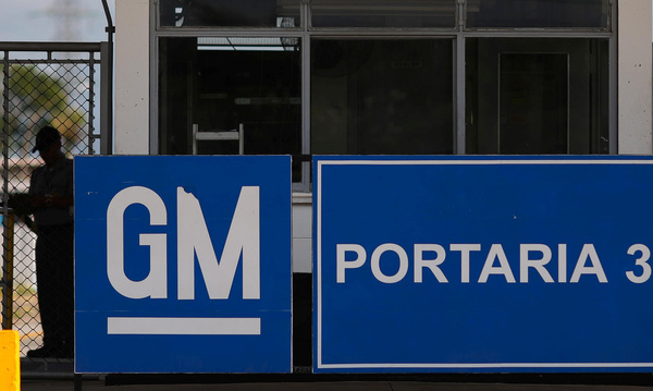 Trabajadores de General Motors en Brasil siguen en huelga hasta que la empresa readmita a despedidos - Revista PLUS
