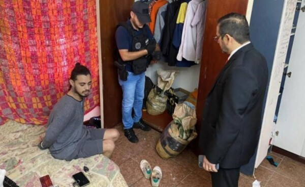 Piden prisión de joven que comercializaba drogas cerca de un colegio
