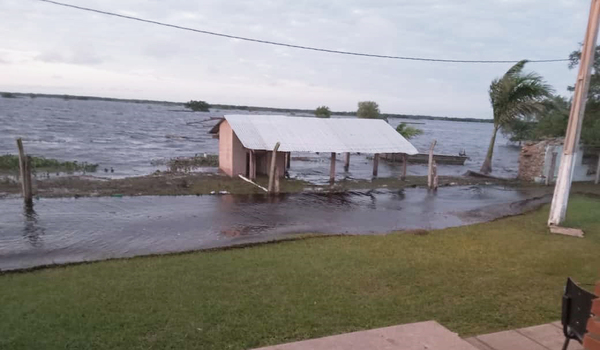 Cierran temporalmente puestos fronterizos fluviales por crecida del río Paraná