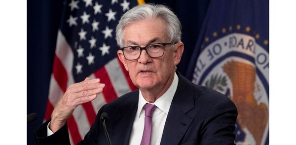 Fed mantiene las tasas de inter茅s en 5,5% por segunda vez y apunta a un techo definitivo - Revista PLUS