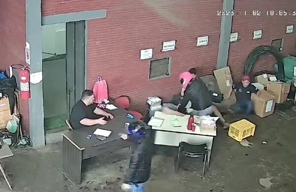 Video: roban dinero y celulares de empleados en asalto a transportadora - ABC en el Este - ABC Color