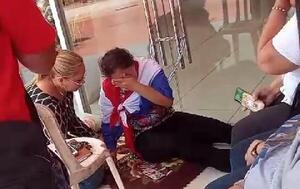 VIDEO: El llanto de Natalia Romero, la funcionaria municipal que se encadenó - San Lorenzo Hoy