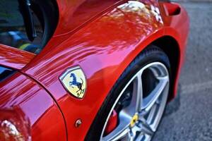 Ferrari logra r茅cord de ingresos y eleva su beneficio un 46% en el tercer trimestre de 2023 - Revista PLUS