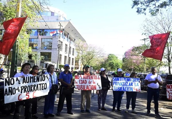 Senado crea Comisión de adulto mayor y jubilaciones   - Política - ABC Color