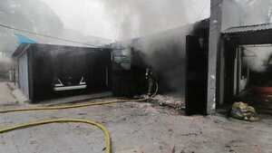 Incendio consume parte de un taller en Asunción