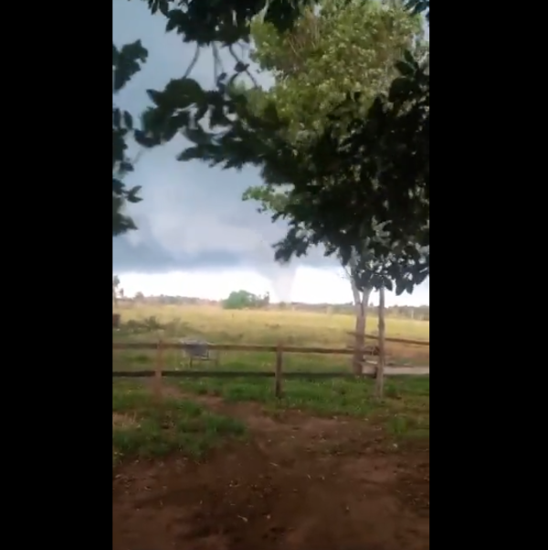 (VIDEO). Otro tornado fue captado en Arroyos y Esteros