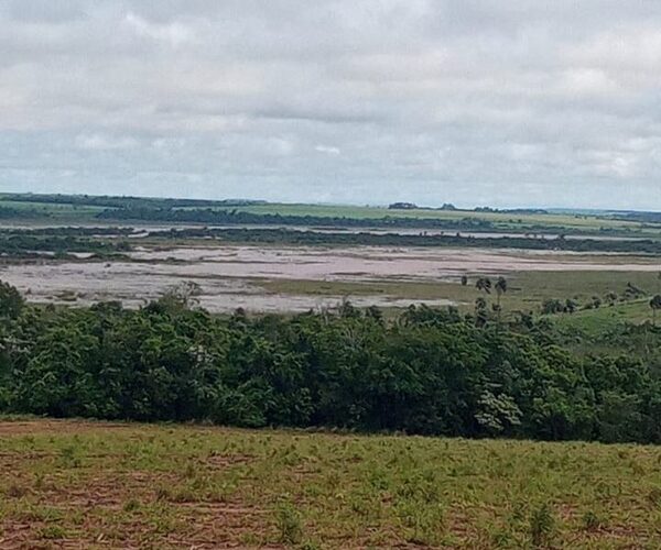 El río Monday muestra importantes desbordes en la zona de Mallorquín