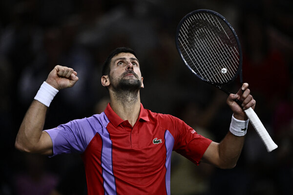 Versus / Djokovic sufre ante Griekspoor pero logra el pase a cuartos de París-Bercy