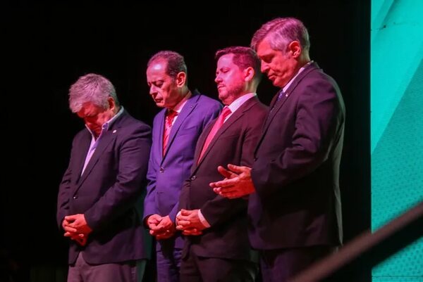 Ministros de Santiago Peña “oran” ante conflictos graves en Paraguay - Política - ABC Color