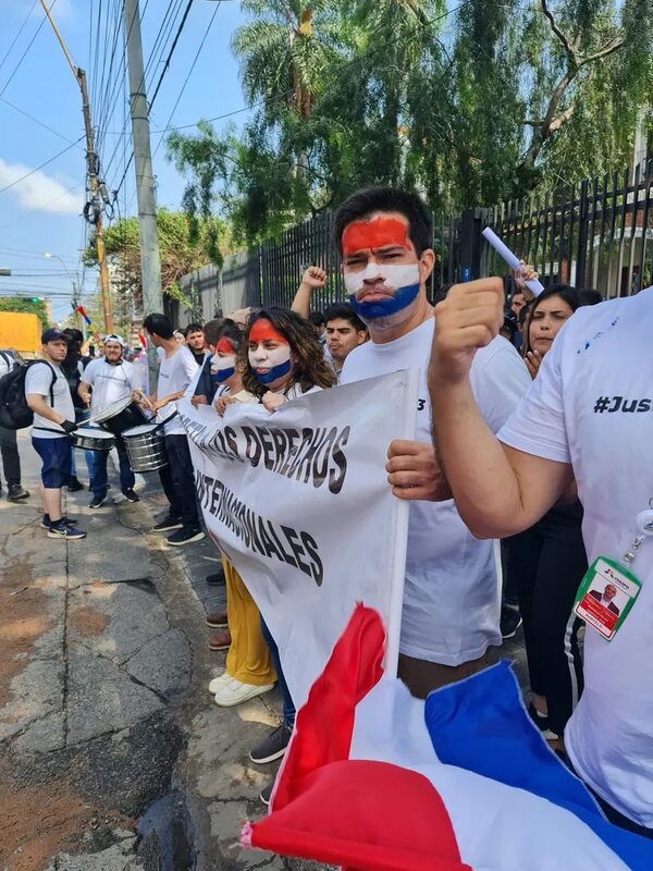 Itaipú: hoy continúa la reunión tripartita con descontratados - Economía - ABC Color