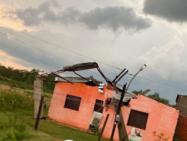 Tornado en Santaní deja una niña muerta y 18 heridos · Radio Monumental 1080 AM
