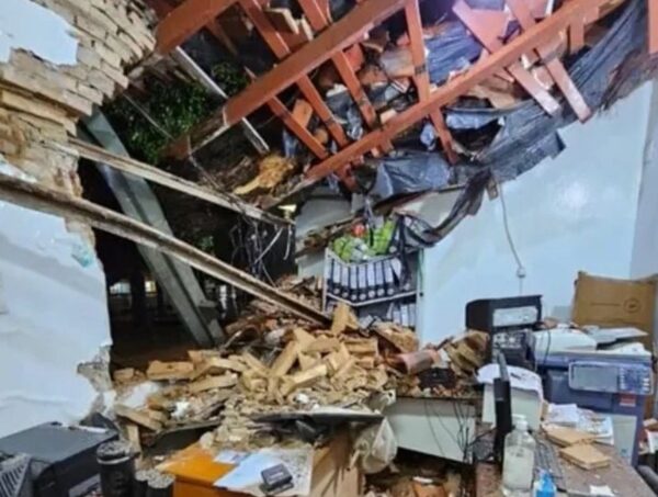 Temporal destruye pabellón administrativo del Hospital de San Juan Nepomuceno · Radio Monumental 1080 AM