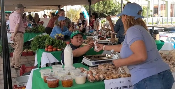 Productores de la agricultura familiar realizan su feria en San Pedro