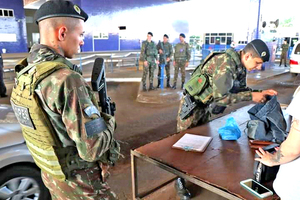 Brasil moviliza al ejército para frenar el crimen organizado en la frontera - La Clave