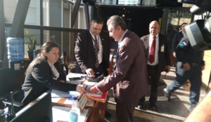 Abogado de Mbururú justificó ausencia para el juramento de su cliente
