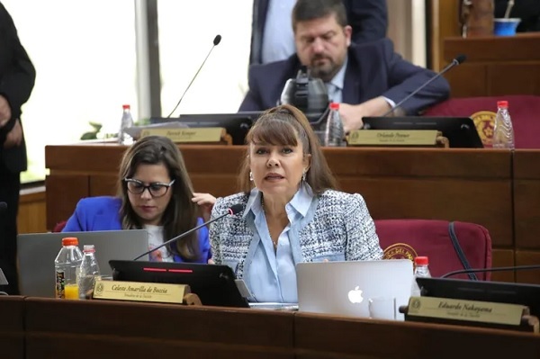 Celeste Amarilla dispuesta a revelar legisladores coimeros si Peña exhibe lista de extorsionadores - Radio Imperio 106.7 FM