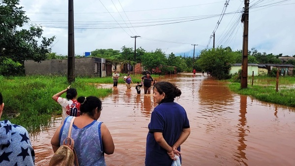 Alto Paraná: La lluvia persiste y profundiza el drama de los damnificados