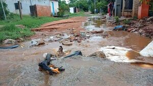 Temporales destruyen calles y viviendas del barrio Tajy Poty de Areguá - Nacionales - ABC Color