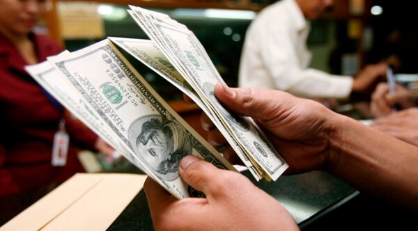 Diario HOY | Escalada del dólar está dentro de las proyecciones, explican por qué
