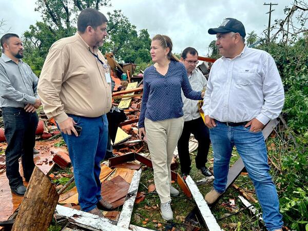Ministra recorre zona afectada por tornado para coordinar tareas de asistencia - .::Agencia IP::.