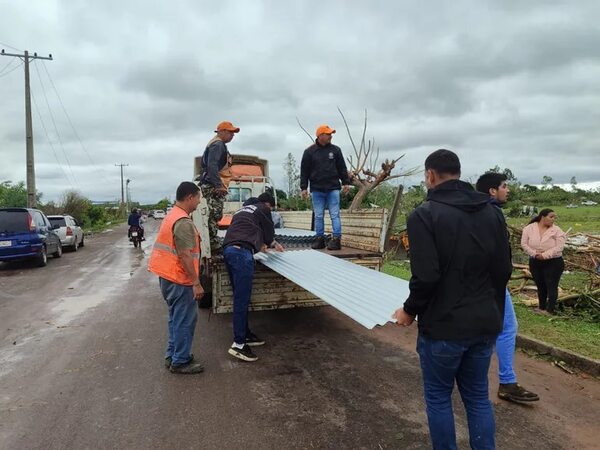 Tornado en Santaní: 70 familias en Guaicá son asistidas con chapas y colchones - Nacionales - ABC Color