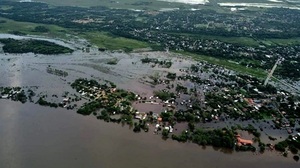 Inundación desplaza a 2.000 familias: Río Paraná no da tregua