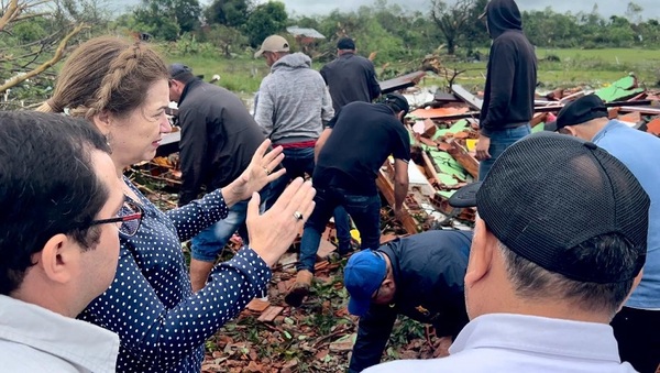 Ministra de Salud coordina tareas en Santaní para asistir a familias damnificadas por el temporal