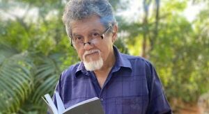 Diario HOY | "Poesía Siempre" de Moncho Azuaga, Premio Nacional de Literatura 2023