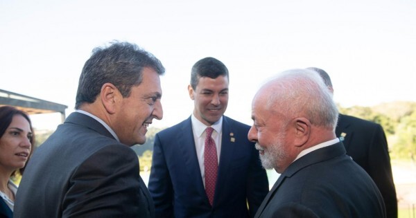 Peña busca empujar al Mercosur para un acuerdo "supranacional" que frene a China en la hidrovía