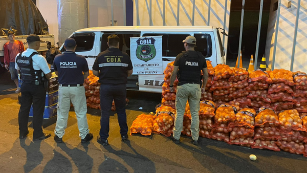 Incautan 100 bolsas de cebolla de presunto contrabando en Alto Paraná
