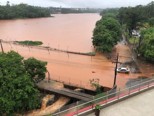 Lago de la República se desborda tras lluvias en Ciudad del Este - ABC en el Este - ABC Color