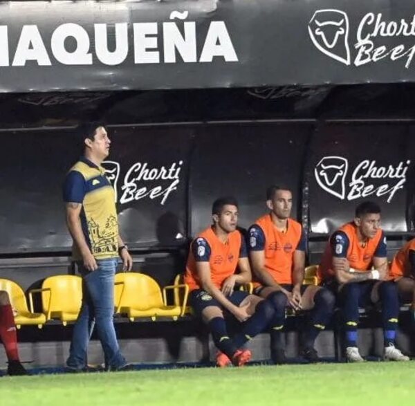 José Arrúa: “La dificultad de la cancha fue para los dos” - Fútbol - ABC Color